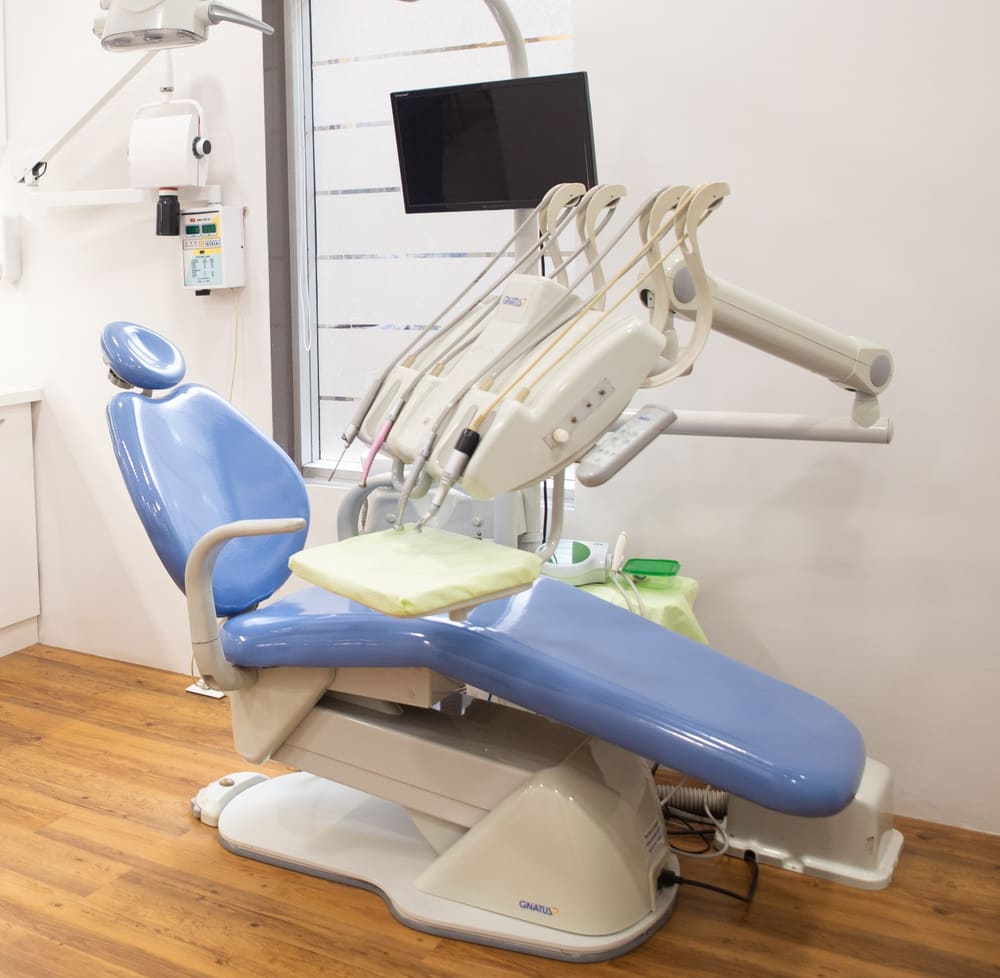 Advanced dental chair at i-Smile Dental Clinic
